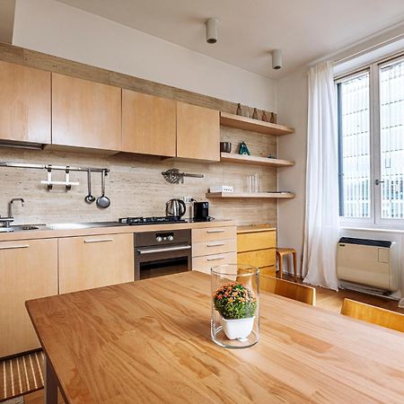 One Bedroom Apartment In Brera Milan Bagian luar foto