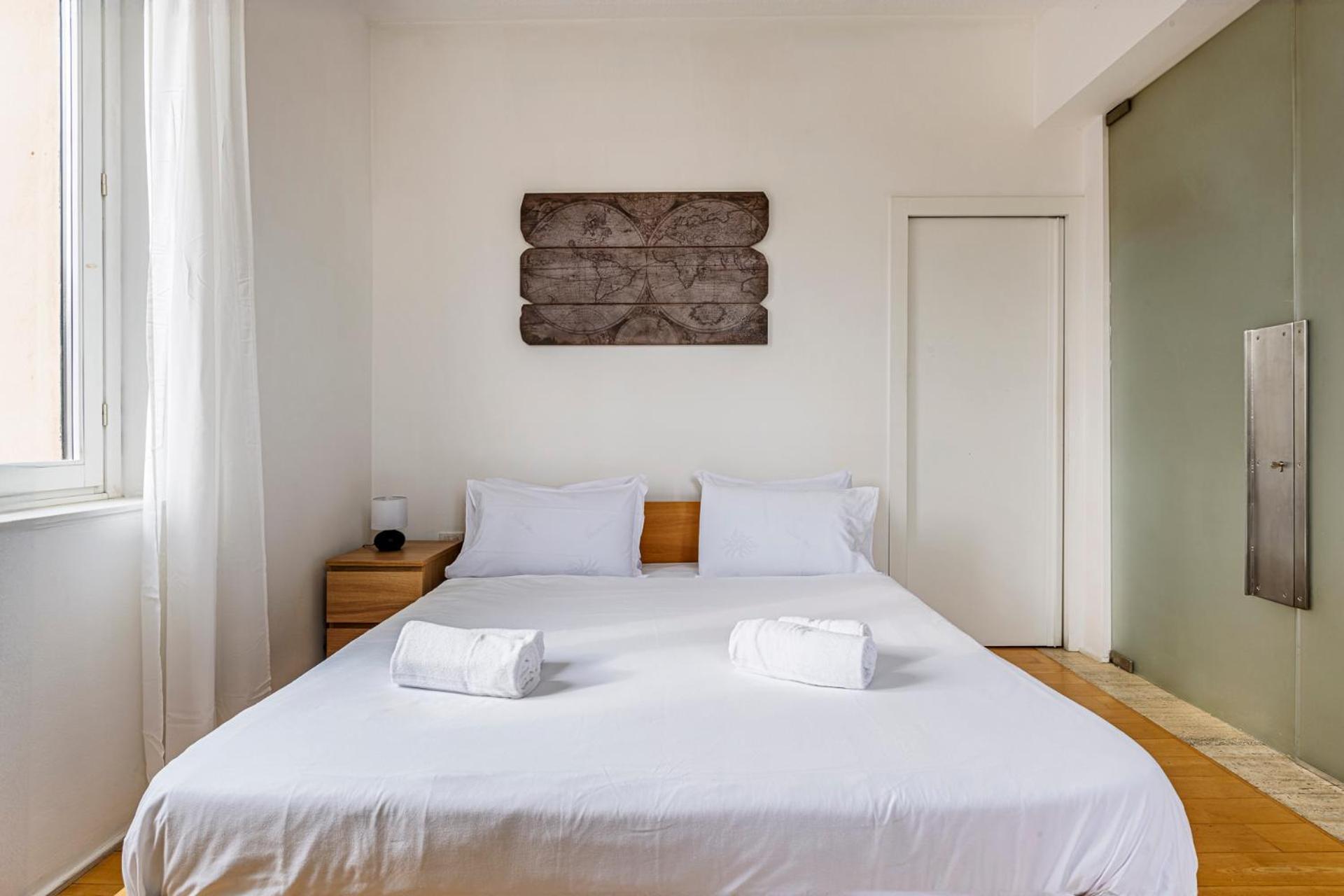 One Bedroom Apartment In Brera Milan Bagian luar foto