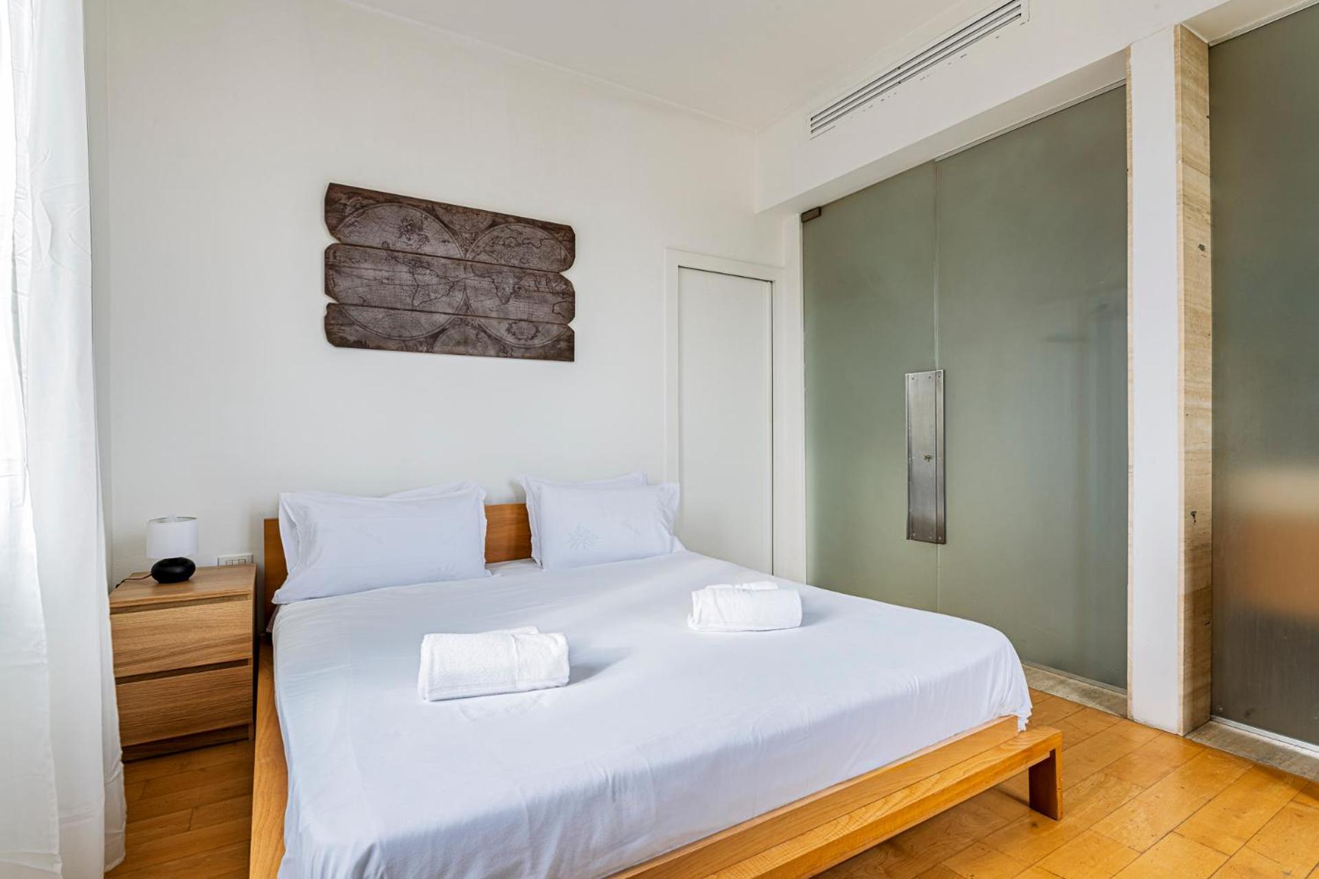 One Bedroom Apartment In Brera Milan Bagian luar foto